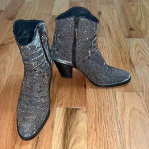 Stuart Weitzman Silver Shimmer Studs Western Heeled Ankle Boots size 7
